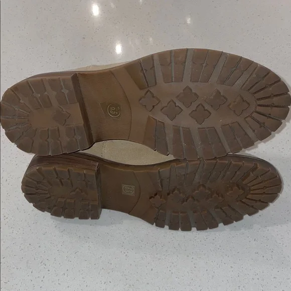 Steve Madden Women's Tan Suede Chelsea Boots - Picture 4 of 7